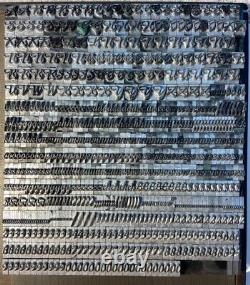 24 Pt Paragraph Script Only Set over 650 pieces Missing Four Letters Clean