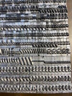 24 Pt Paragraph Script Only Set over 650 pieces Missing Four Letters Clean