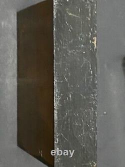 Bloc d'impression en bois antique gravé à la main, jeune fille en robe avec des fleurs, XIXe siècle.