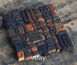 Composition unique de collage de caractères en bois en typographie ancienne rare