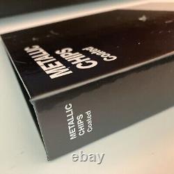 Éclats métalliques de la série Pantone Plus, livre enduit de référence pour l'impression métallique.