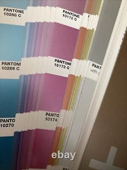 Guide de couleur métallique premium de la série Pantone Plus Series revêtue