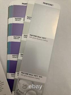 Guide de couleurs Pantone Plus Series Premium Metallics enduit