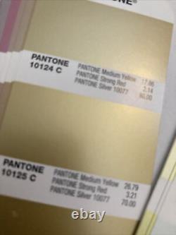 Guide de couleurs Pantone Plus Series Premium Metallics enduit