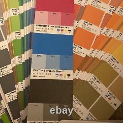 Guide de pont de couleur Pantone Plus Series UNCOATED (boîte ouverte)