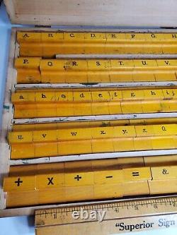 Lettres, chiffres, symboles de l'imprimante pratique de l'enseignant Flanagan co
