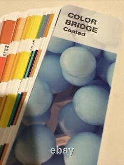 Livre de couleurs PANTONE GP6102A Color Bridge Coated