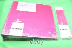 Livre de jetons métalliques Pantone Plus (GB1407) et guide (GG1407) scellé