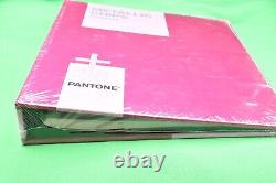 Livre de jetons métalliques Pantone Plus (GB1407) et guide (GG1407) scellé