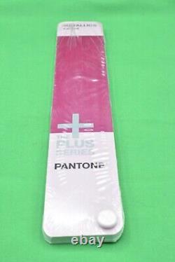 Livre de jetons métalliques Pantone Plus (GB1407) et guide (GG1407) scellé