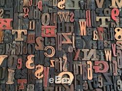 Lot De 100 Letterpress En Bois Vtg Antique, Bloc D'impression Alphabet Lettres & # 's