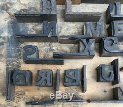 Lot De 46 Lettres En Bloc De Type 3/4 Vintage En Bois D'époque, Rare Et Rare