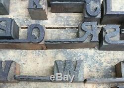 Lot De 46 Lettres En Bloc De Type 3/4 Vintage En Bois D'époque, Rare Et Rare