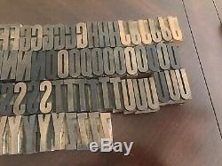 Lot De Bois Antique Type Typo Lettres Et Pièces, De Bien Nouvelles