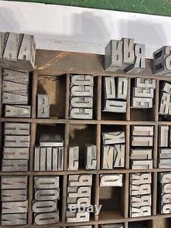Lot de 130+ blocs d'impression en métal de typographie ancienne 1 Alphabet & Chiffres