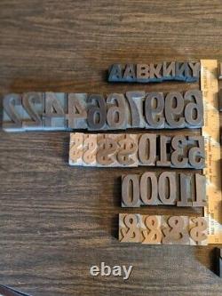 Lot de plus de 200 pièces de blocs de lettres en bois de typographie vintage pour imprimeurs