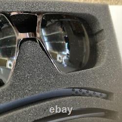 Lunettes de soleil Rare Pantone Universe en métal avec monture optique + coussinet nasal.