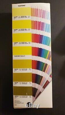 Pantone Color Guide Avec L'ensemble De 2 Cas! Coated Color Guide 2005-2006 Uncoated