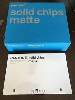 Pantone Solid Chips Matte Binder Livre Nouveau Système De Couleur Assortie Scellée