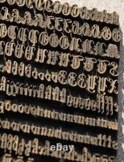 Reliure de livre en laiton Jeu de caractères 0.35 estampage finition relieur gothique noir rare