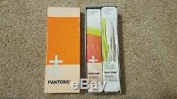 Série Pantone Plus Guide Formula, New & Coated Non Couché Dans L'encadré