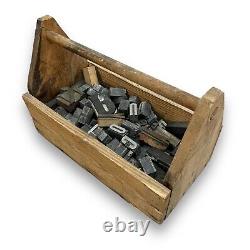 Set de 130 pièces de caractères d'imprimerie vintage en bois avec boîte à outils antique