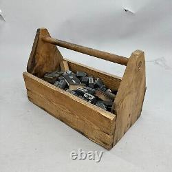 Set de 130 pièces de caractères d'imprimerie vintage en bois avec boîte à outils antique