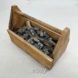 Set de 130 pièces de caractères d'imprimerie vintage en bois avec boîte à outils antique